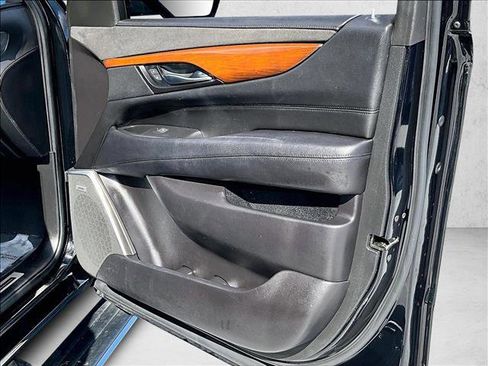 Used 2020 Cadillac Escalade Premium Luxury image 19