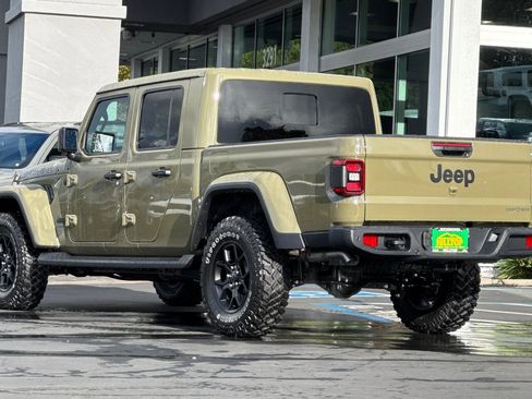 New 2025 Jeep Gladiator Sport image 7