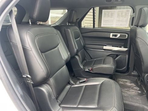 Used 2023 Ford Explorer XLT w/ Equipment Group 202A image 14