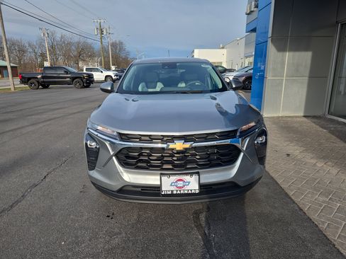 Used 2024 Chevrolet Trax LS w/ LS Convenience Package image 4