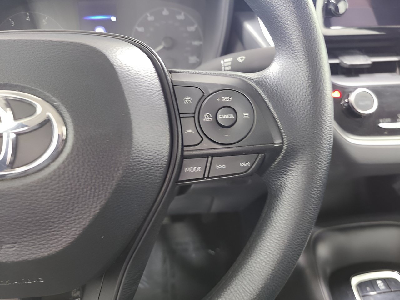 Used 2024 Toyota Corolla LE FWD image 24