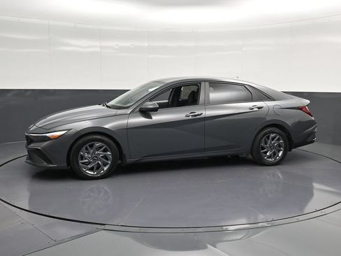 Used 2024 Hyundai Elantra SEL FWD image 7