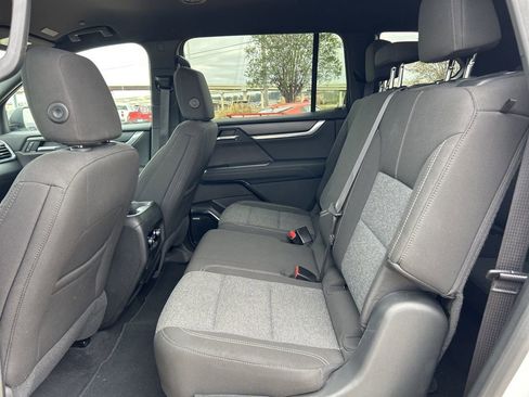 Used 2025 GMC Acadia Elevation image 11