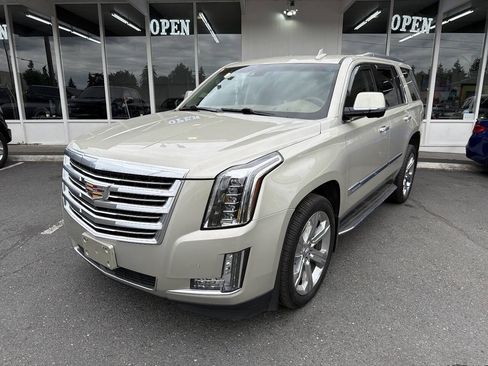 Used 2016 Cadillac Escalade Platinum AWD/4WD image 1