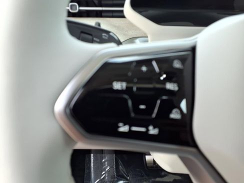 New 2025 Volkswagen ID. Buzz Pro S Plus image 14