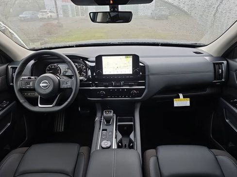 New 2025 Nissan Pathfinder SL image 11