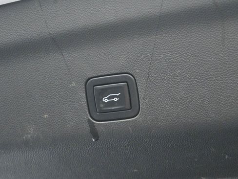 Used 2022 Chevrolet Tahoe Premier RWD image 12