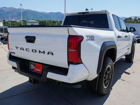 Used 2024 Toyota Tacoma TRD Off-Road w/ TRD Off Road Upgrade Package AWD/4WD image 8