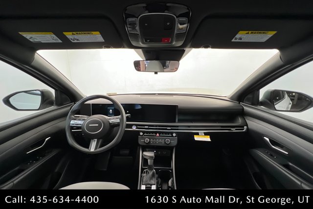 Used 2025 Hyundai Santa Cruz SE AWD/4WD image 9