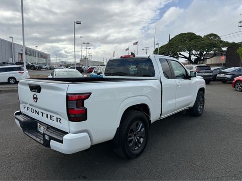 Used 2025 Nissan Frontier SV RWD image 3