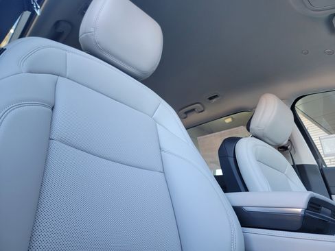 New 2026 Lincoln Nautilus Premier image 17