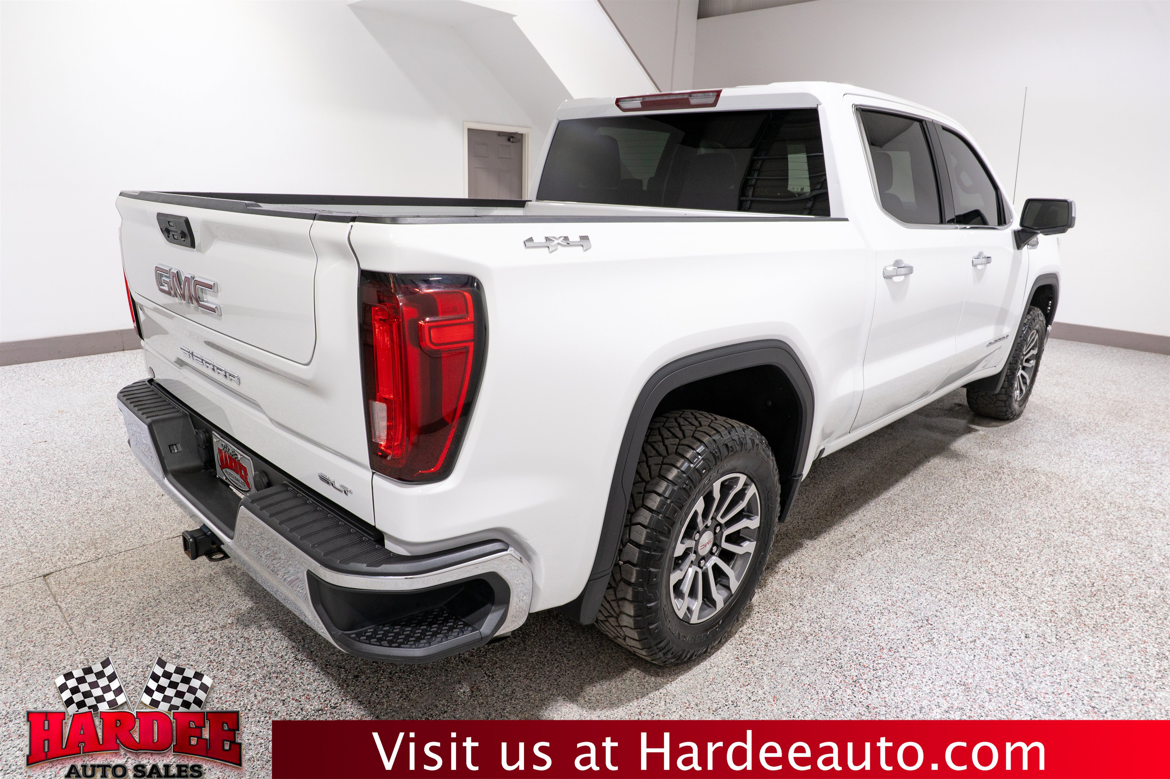 Used 2025 GMC Sierra 1500 SLT AWD/4WD image 5