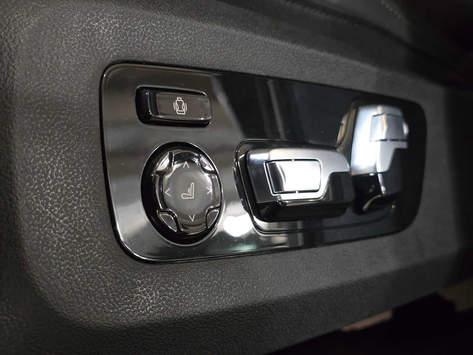 Used 2026 BMW X5 xDrive40i w/ M Sport Package AWD/4WD image 25