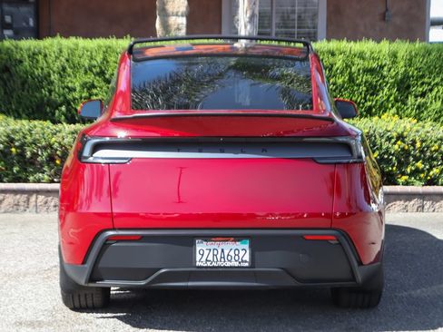 Used 2026 Tesla Model Y Long Range RWD image 7