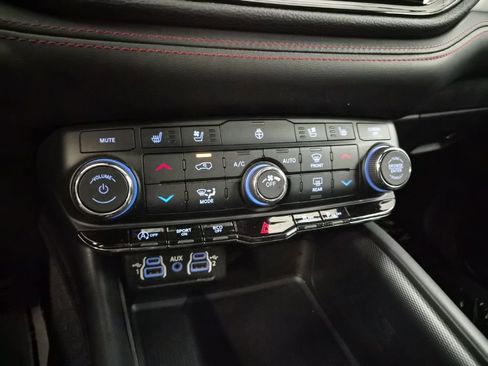 Used 2024 Dodge Durango GT image 31