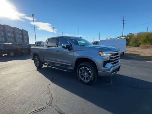 Used 2024 Chevrolet Silverado 1500 High Country w/ Technology Package image 2