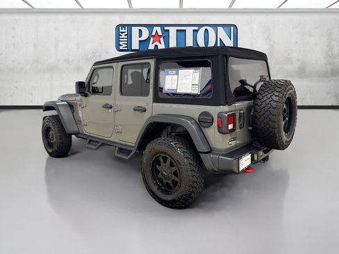 Used 2023 Jeep Wrangler Unlimited Rubicon w/ Cold Weather Group AWD/4WD image 5