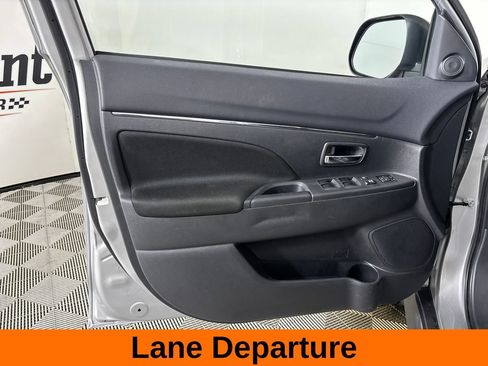 Used 2025 Mitsubishi Outlander Sport ES AWD/4WD image 9