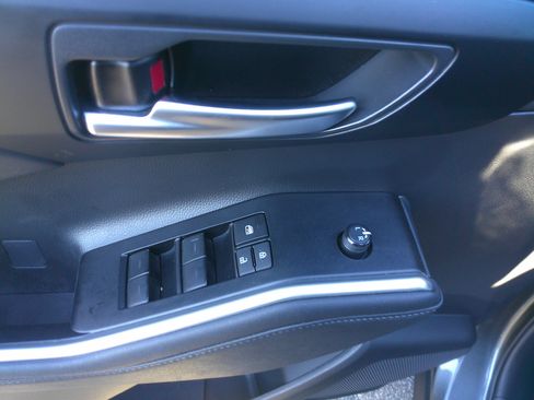 Used 2023 Toyota Highlander XLE image 18