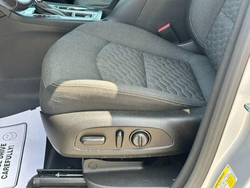 Used 2018 Chevrolet Equinox LT FWD image 17