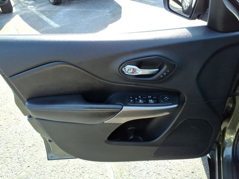 Certified 2019 Jeep Cherokee Limited image 11