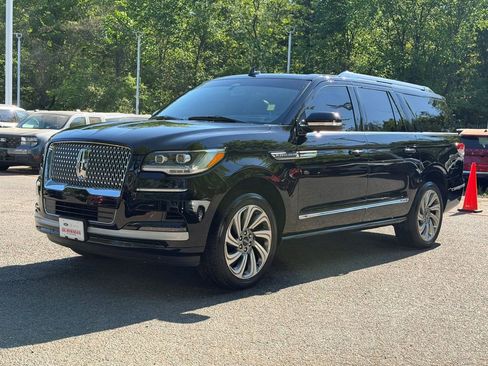 Certified 2024 Lincoln Navigator L Reserve AWD/4WD image 3