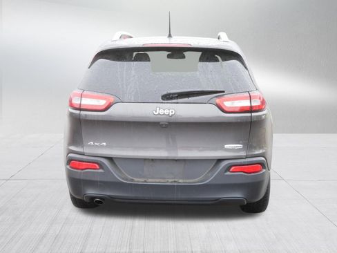 Used 2017 Jeep Cherokee Latitude AWD/4WD image 6