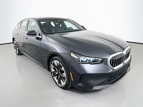 Used 2025 BMW 530i 530i w/ Premium Package image 3