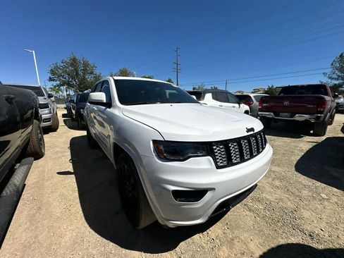 Used 2021 Jeep Grand Cherokee Laredo X AWD/4WD image 2