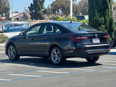 Used 2023 Volkswagen Jetta SE FWD image 6