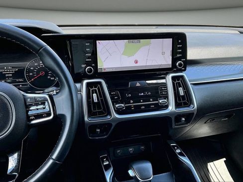 Used 2022 Kia Sorento S FWD image 9