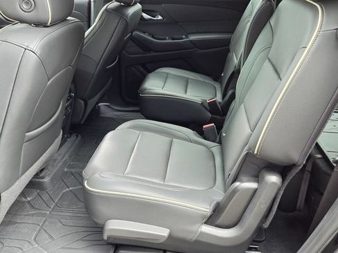Used 2022 Chevrolet Traverse Premier w/ Redline Edition FWD image 13