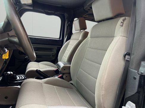 Used 2007 Jeep Wrangler Sahara AWD/4WD image 23