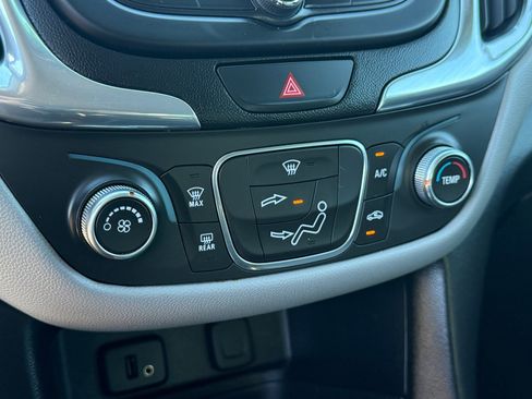 Used 2018 Chevrolet Equinox LS image 19