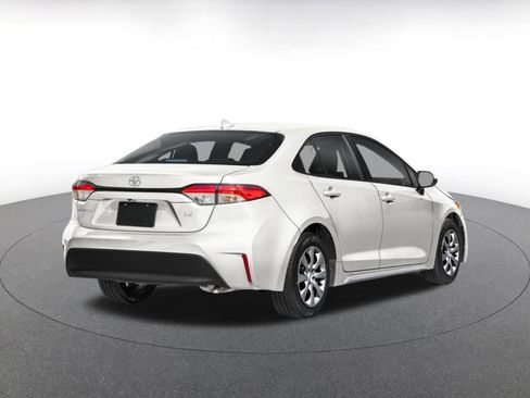 Used 2025 Toyota Corolla LE FWD image 2