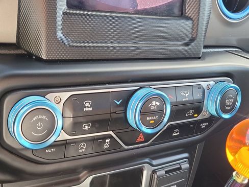 Used 2022 Jeep Wrangler Sport AWD/4WD image 19