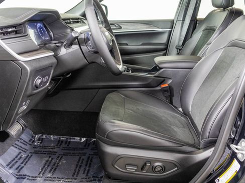 New 2026 Jeep Grand Cherokee Altitude AWD/4WD image 24