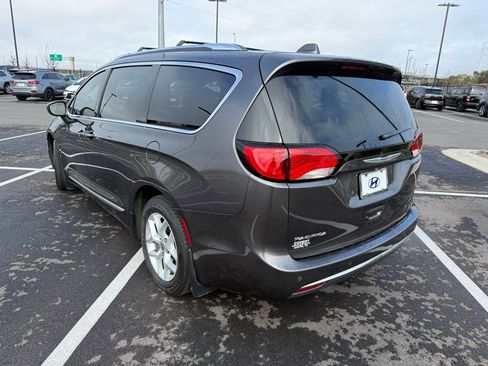 Used 2017 Chrysler Pacifica Touring-L Plus w/ Tire & Wheel Group image 7