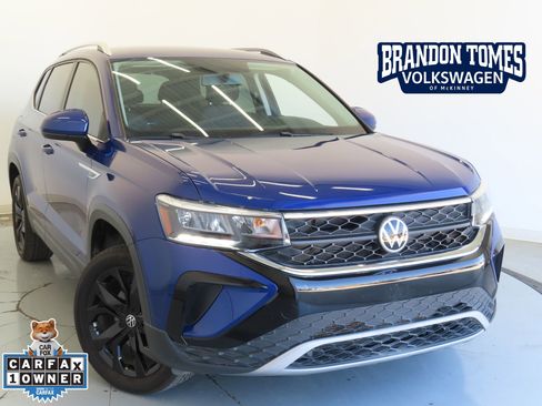 Used 2022 Volkswagen Taos SE image 1