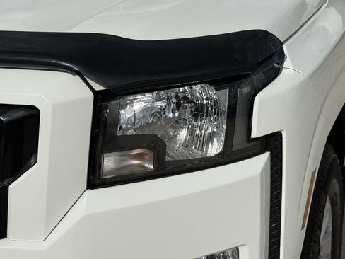 Used 2024 Nissan Frontier SV w/ Technology Package image 11