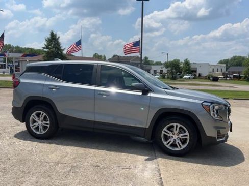 Used 2023 GMC Terrain SLE FWD image 2
