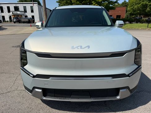 Used 2024 Kia EV9 Light Long Range RWD image 11