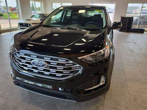Used 2024 Ford Edge Titanium AWD/4WD image 2