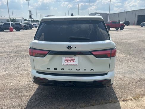 Used 2023 Toyota Sequoia Platinum image 7