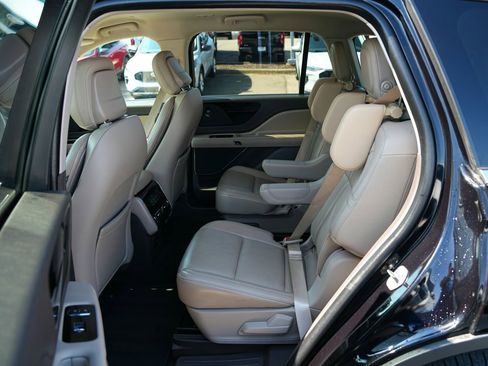 Used 2020 Lincoln Aviator Reserve AWD/4WD image 19