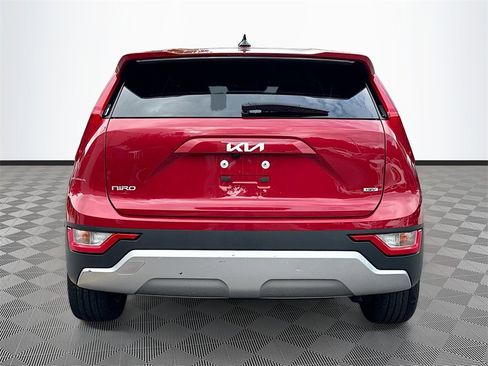 Used 2023 Kia Niro LX image 7