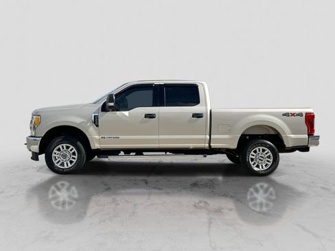 Used 2017 Ford F250 XLT AWD/4WD image 3