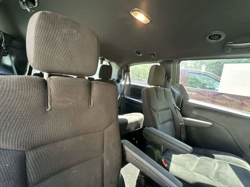 Used 2017 Dodge Grand Caravan SE FWD image 14
