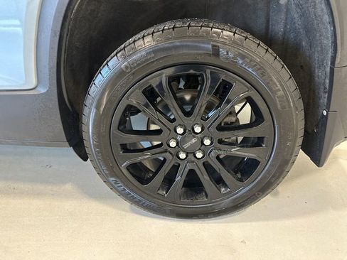 Used 2023 GMC Acadia SLE w/ Elevation Edition image 16