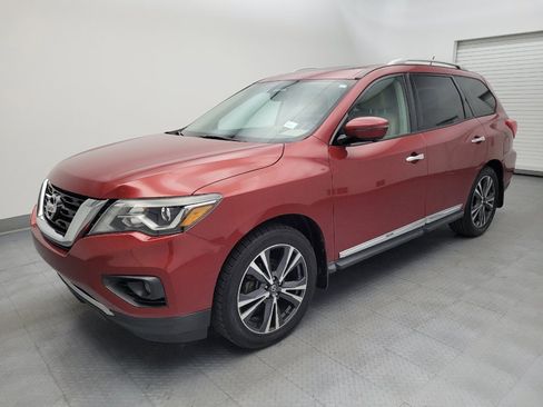 Used 2017 Nissan Pathfinder Platinum w/ Family Entertainment Package FWD image 2